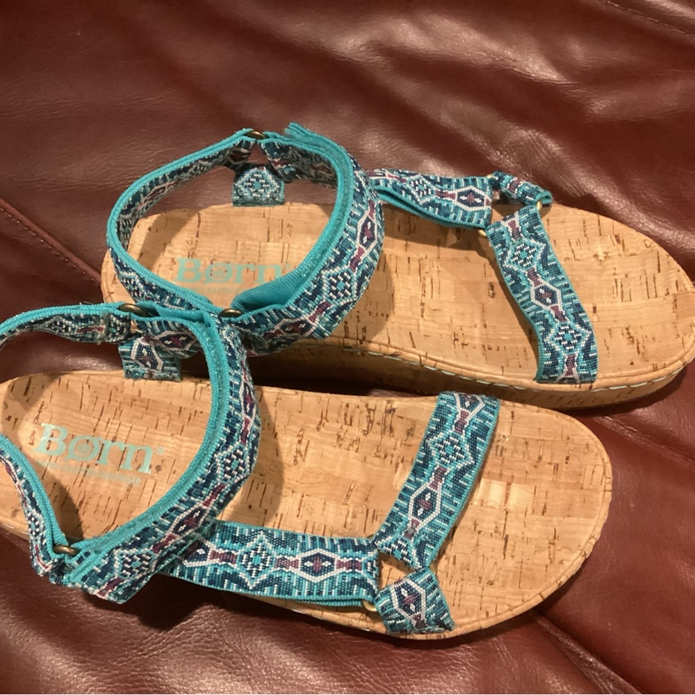 Born sandals
